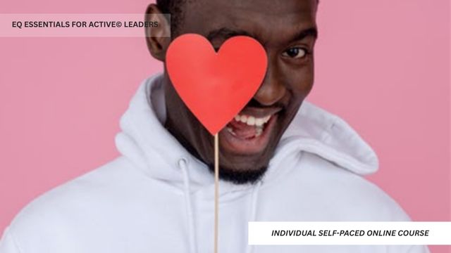 Person wearing a white hoodie with a red heart on a pink background, promoting an online course.
